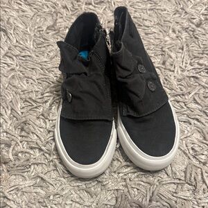 Blowfish size 7 ankle sneaker bootie